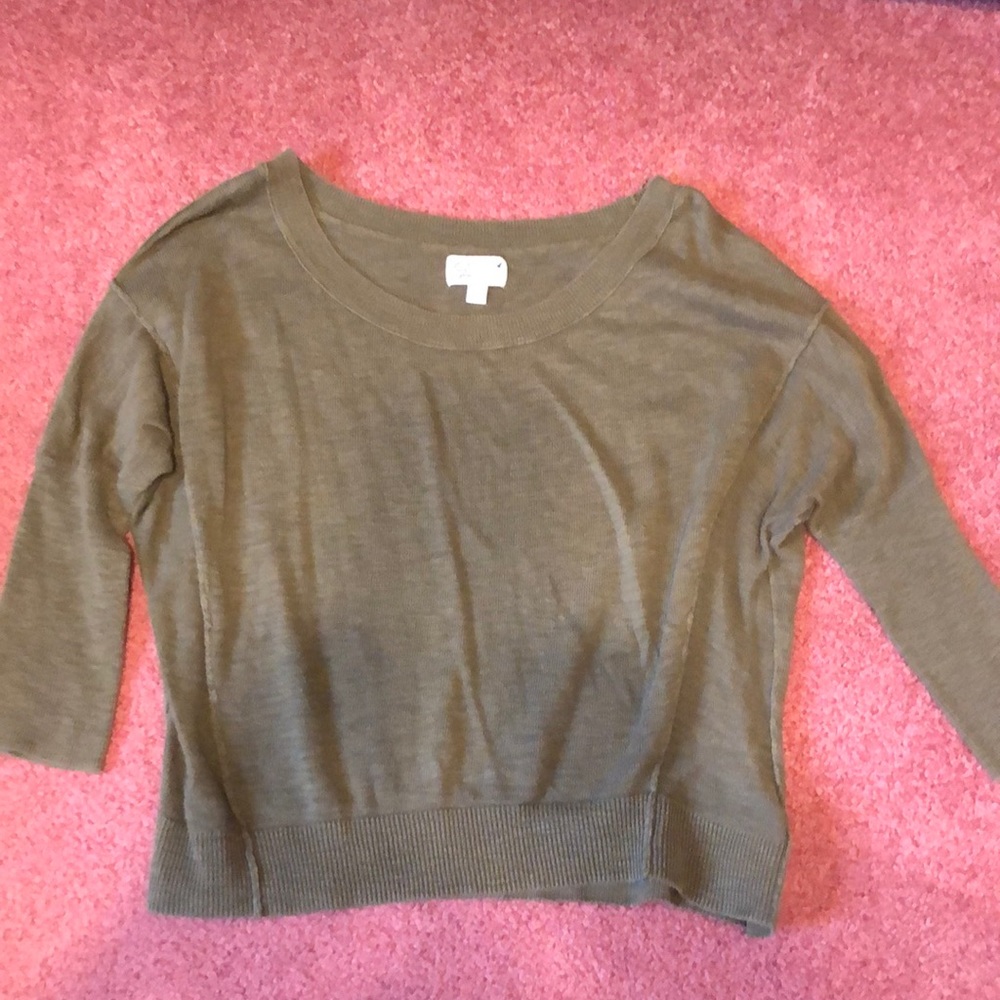 Army green sweater with 3/4 length sleeves